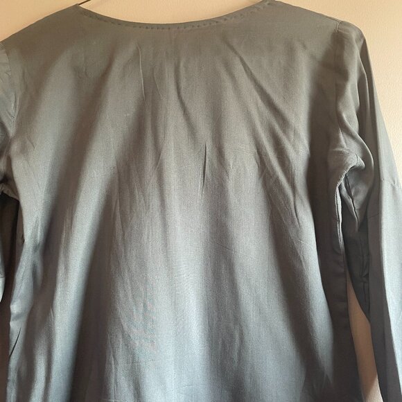 Top Size Small - Perfect for Any Occasion! - Picture 6 of 6